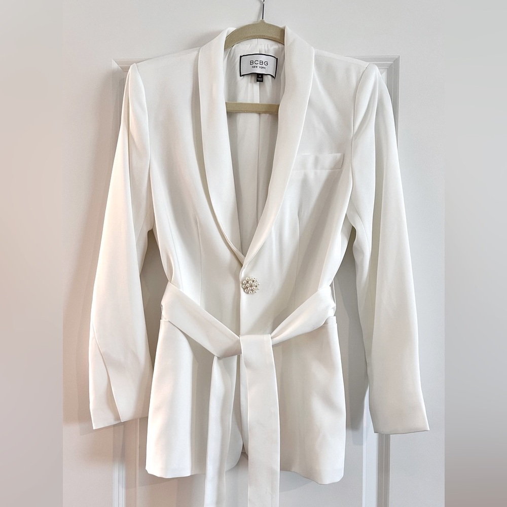 BCBG White Blazer w/ Pearl Button – Size 4 Bridal Chic Rehearsal Dinner Jacket